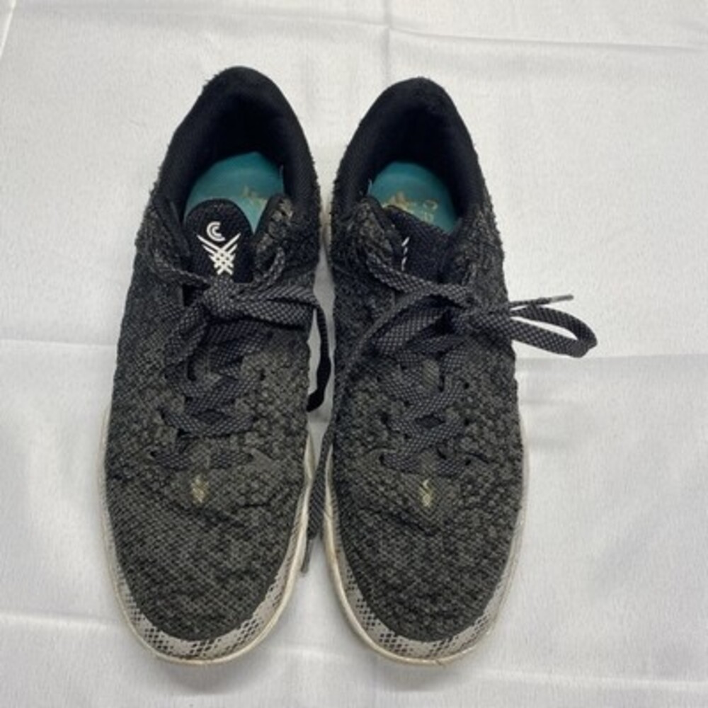 Crossover Culture Sniper Low-Top Black Basketball Shoes! Size US 7!
